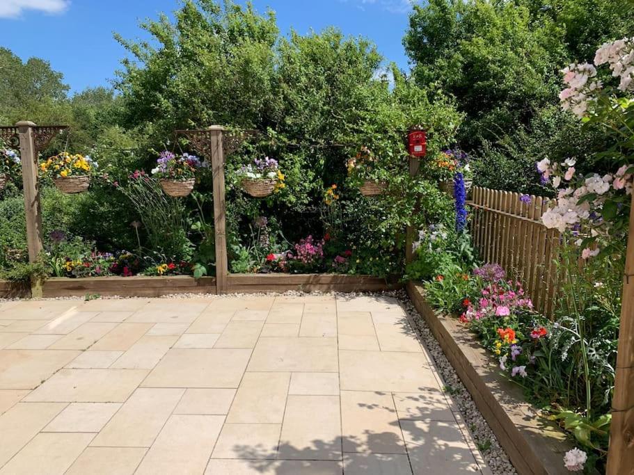 Canal View 2 Bedrooms End Of Terrace Chichester Buitenkant foto