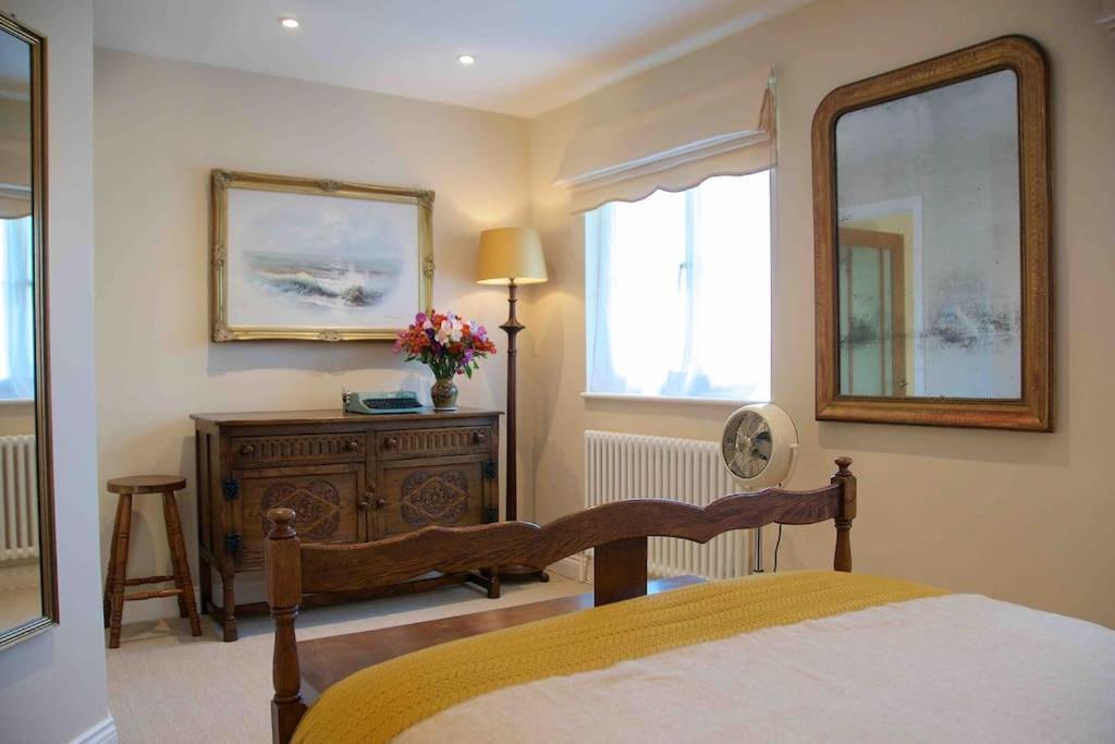 Canal View 2 Bedrooms End Of Terrace Chichester Buitenkant foto