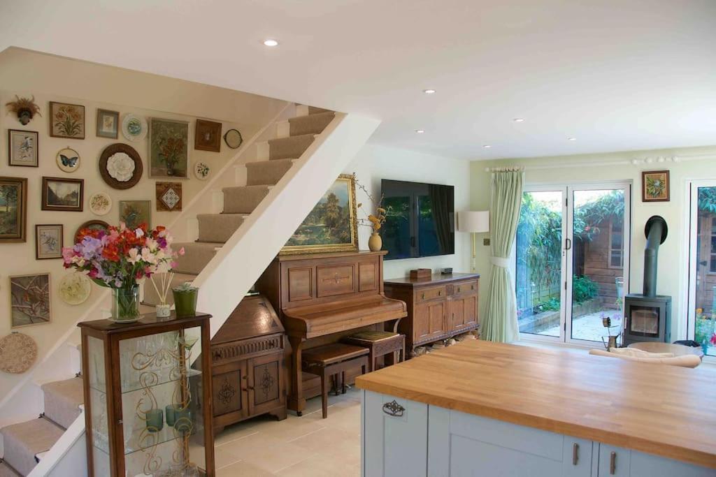 Canal View 2 Bedrooms End Of Terrace Chichester Buitenkant foto