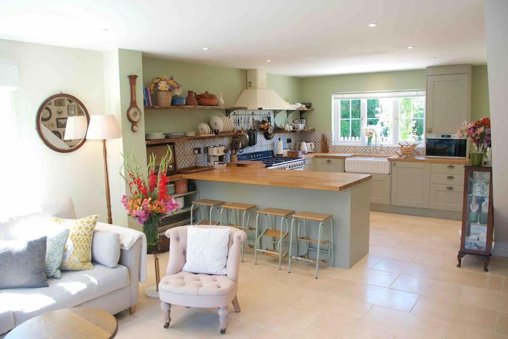 Canal View 2 Bedrooms End Of Terrace Chichester Buitenkant foto