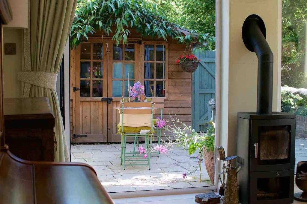 Canal View 2 Bedrooms End Of Terrace Chichester Buitenkant foto