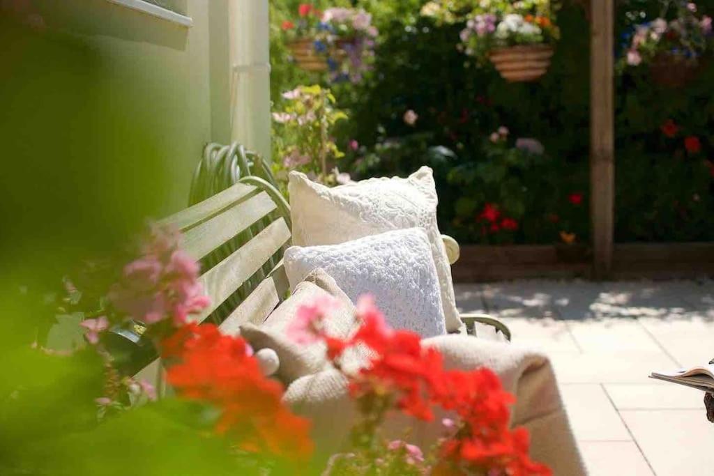 Canal View 2 Bedrooms End Of Terrace Chichester Buitenkant foto