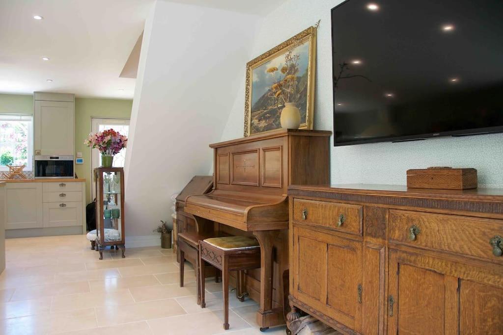 Canal View 2 Bedrooms End Of Terrace Chichester Buitenkant foto